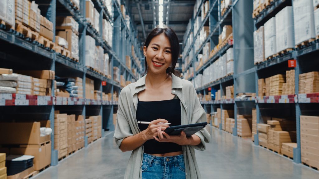 ERP system in Warehouse Girl use ERP system in Warehouse